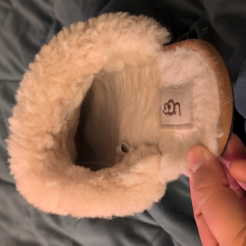 UGG Women's Cozy Tan Slippers with Plush Cream Lining - Picture 4 of 4